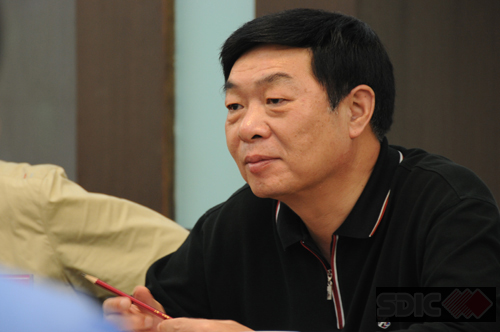 河南工信廳領(lǐng)導(dǎo)到樂(lè)凱華光公司參觀(guān)考察