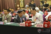 鄞州區(qū)副區(qū)長張燁文（左）、我要印總經(jīng)理王圭平（中）、寧波市貿(mào)易局副局長繆永法（右