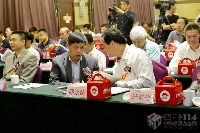 鄞州區副區長張燁文（左）、我要印總經理王圭平（中）、寧波貿易局副局長繆永法（右）